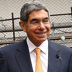 Author Oscar Arias
