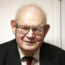 Author Benoit Mandelbrot