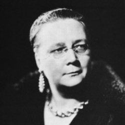 Author Dorothy L. Sayers