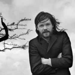 Author Roddy Woomble