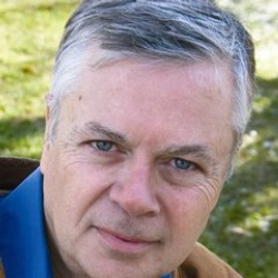 Author Stephen Kinzer